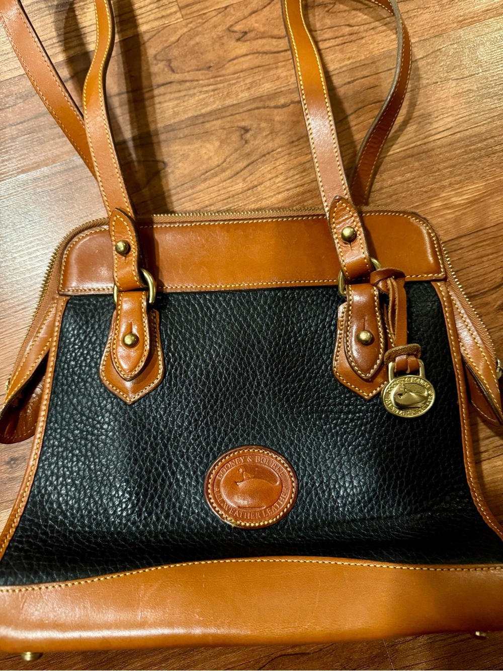 Vintage Dooney & Bourke Shoulder Bag in Black/Camel Combo EUC